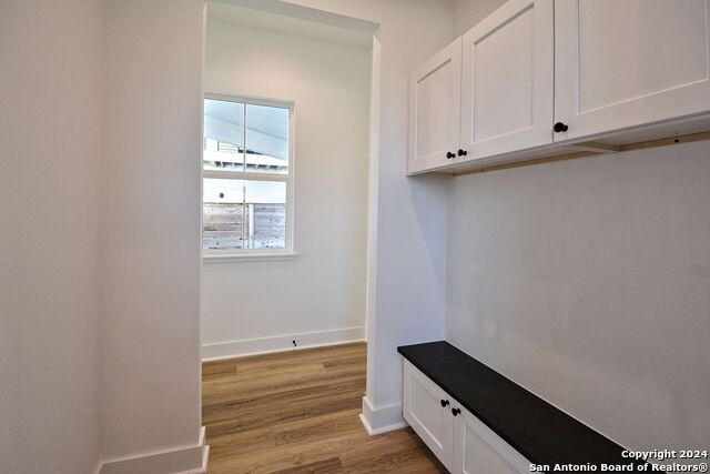 Listing photo id 4 for 409 Constance Dr