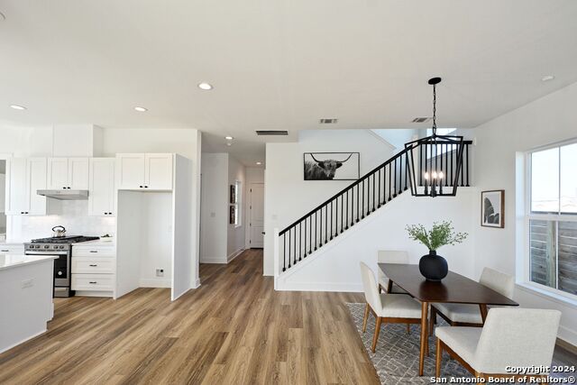 Listing photo id 6 for 409 Constance Dr