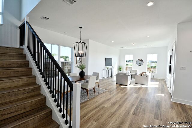 Listing photo id 7 for 409 Constance Dr