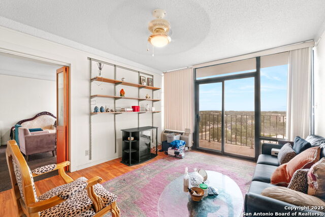 Image 12 of 25 For 7701 Wurzbach  907