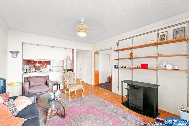 Image 13 of 25 For 7701 Wurzbach  907