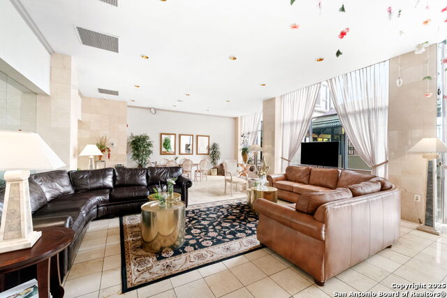Image 5 of 25 For 7701 Wurzbach  907