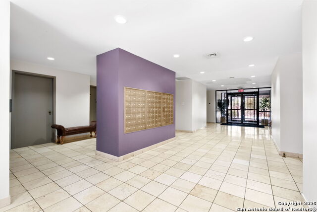 Image 6 of 25 For 7701 Wurzbach  907