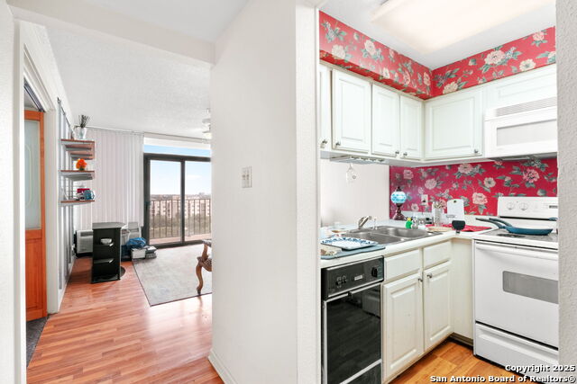Image 8 of 25 For 7701 Wurzbach  907