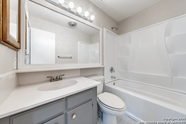 Image 16 of 24 For 12015 El Sendero