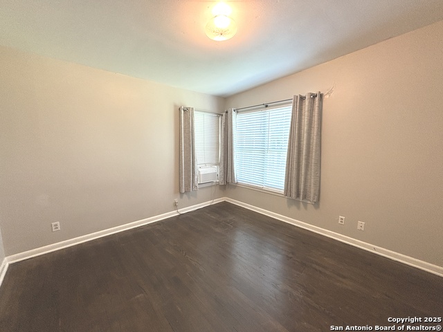 Image 14 of 19 For 318 Sprucewood Ln
