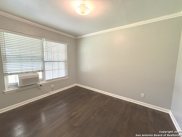 Image 16 of 19 For 318 Sprucewood Ln