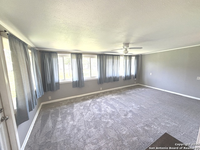 Image 4 of 19 For 318 Sprucewood Ln
