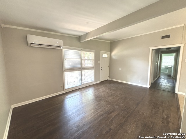 Image 8 of 19 For 318 Sprucewood Ln