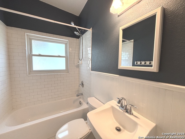 Image 9 of 19 For 318 Sprucewood Ln