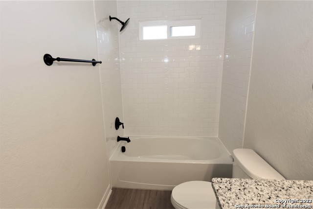 Image 10 of 18 For 10310 Lynwood Village  101