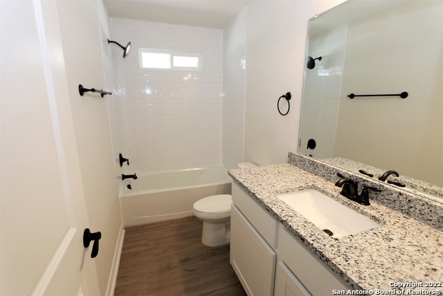 Image 11 of 18 For 10310 Lynwood Village  101