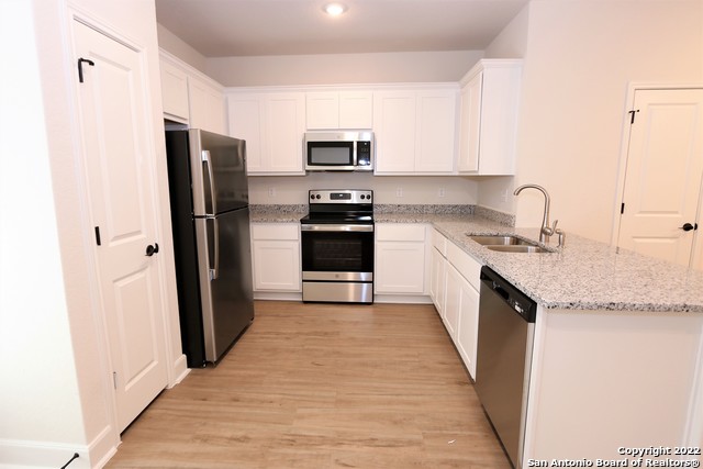 Image 3 of 18 For 10310 Lynwood Village  101