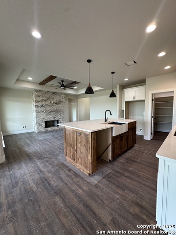 Listing photo id 14 for 720 Dickson N