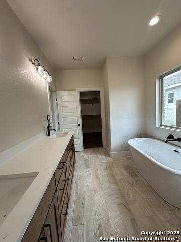 Listing photo id 17 for 720 Dickson N