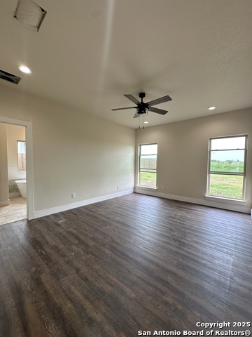 Listing photo id 19 for 720 Dickson N