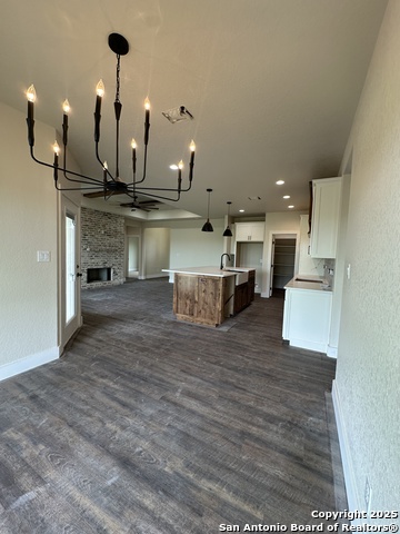 Listing photo id 20 for 720 Dickson N