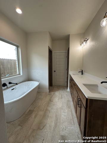 Listing photo id 21 for 720 Dickson N