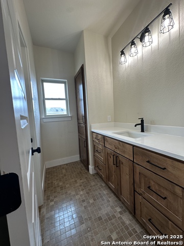 Listing photo id 22 for 720 Dickson N