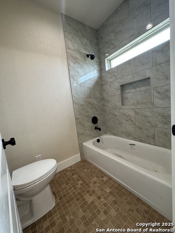 Listing photo id 23 for 720 Dickson N