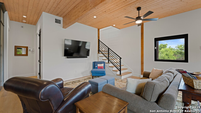 Listing photo id 11 for 300-c Windmill Cv