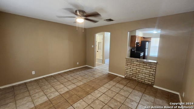 Image 11 of 25 For 1826 Laven Dr