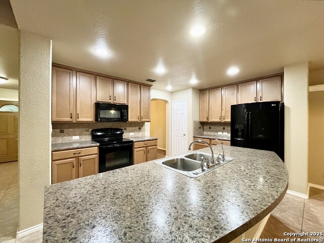 Listing photo id 10 for 7538 Elegante Way