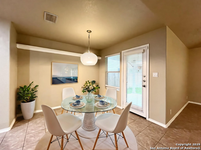 Listing photo id 2 for 7538 Elegante Way