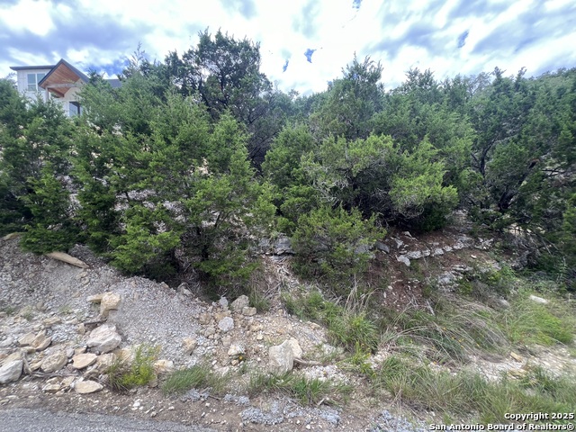 Listing photo id 5 for 1597 Trail Pass