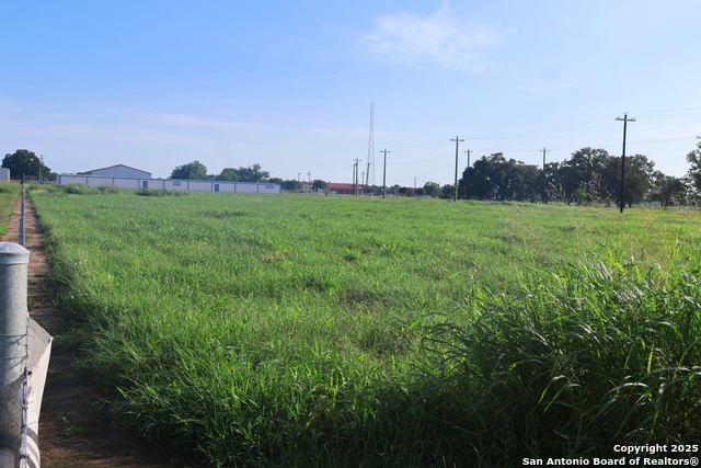 Listing photo id 6 for 1456 East Cemetery Road E