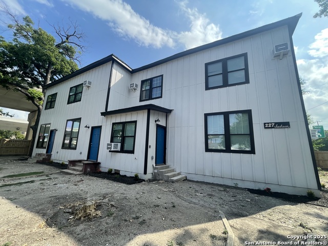 Listing photo id 8 for 227 Jackson  102
