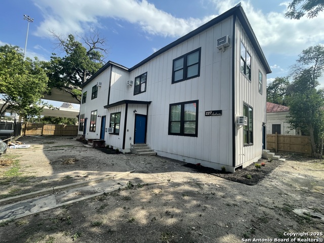 Listing photo id 9 for 227 Jackson  102