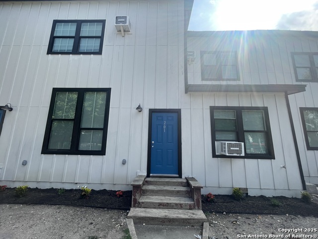 Listing photo id 7 for 227 Jackson  102