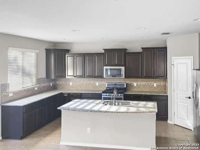 Image 3 of 24 For 27410 Valle Verde