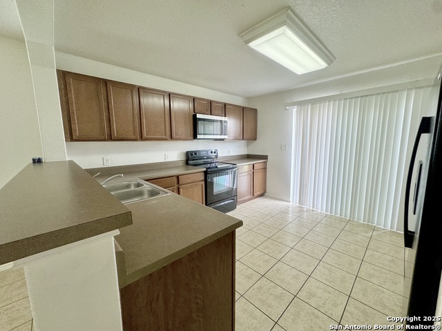 Listing photo id 8 for 130 Palazzo Torre