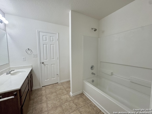 Listing photo id 16 for 130 Palazzo Torre