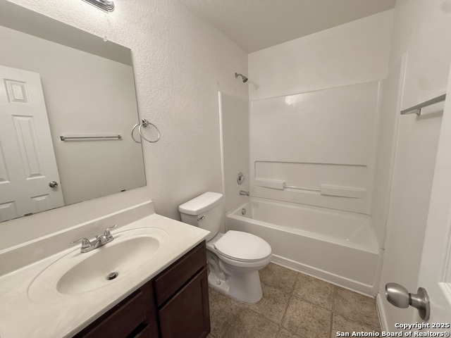 Listing photo id 20 for 130 Palazzo Torre