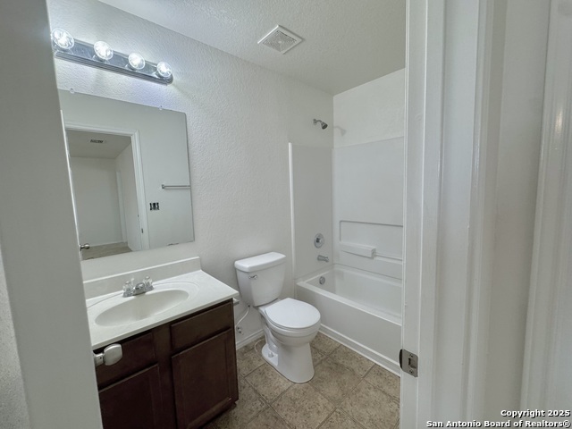 Listing photo id 21 for 130 Palazzo Torre