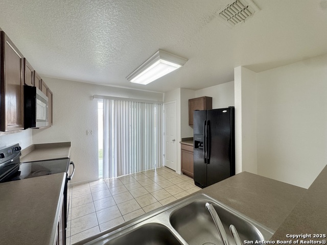 Listing photo id 7 for 130 Palazzo Torre
