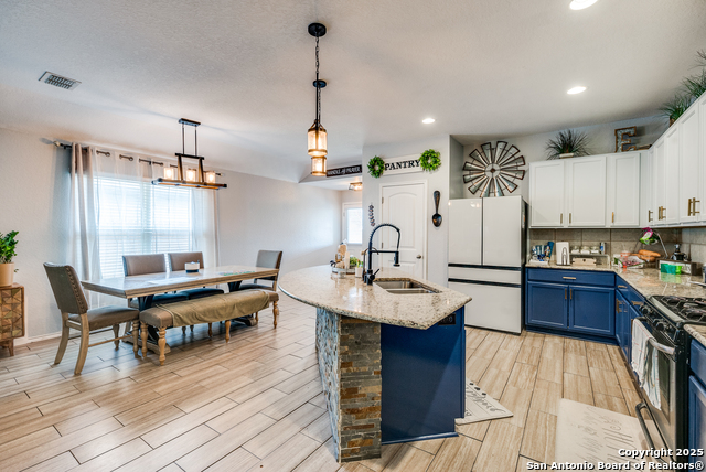 Listing photo id 8 for 8838 Palmetto Fls