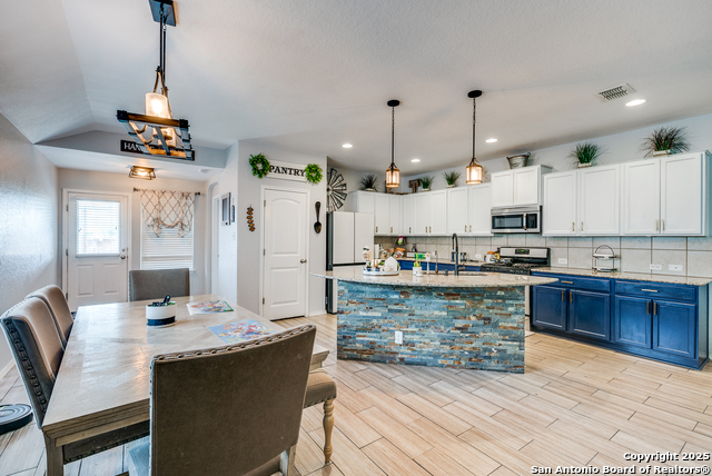 Listing photo id 9 for 8838 Palmetto Fls