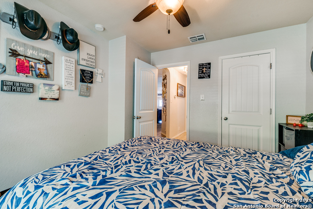 Listing photo id 12 for 8838 Palmetto Fls