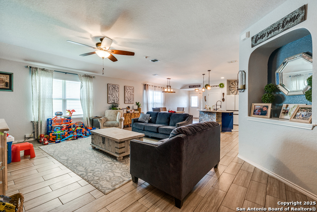 Listing photo id 1 for 8838 Palmetto Fls