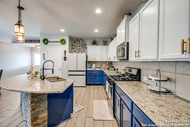 Listing photo id 4 for 8838 Palmetto Fls