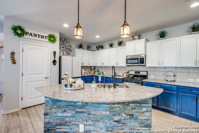 Listing photo id 5 for 8838 Palmetto Fls