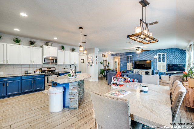 Listing photo id 6 for 8838 Palmetto Fls