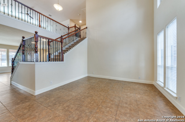Image 4 of 24 For 24107 Canyon Row