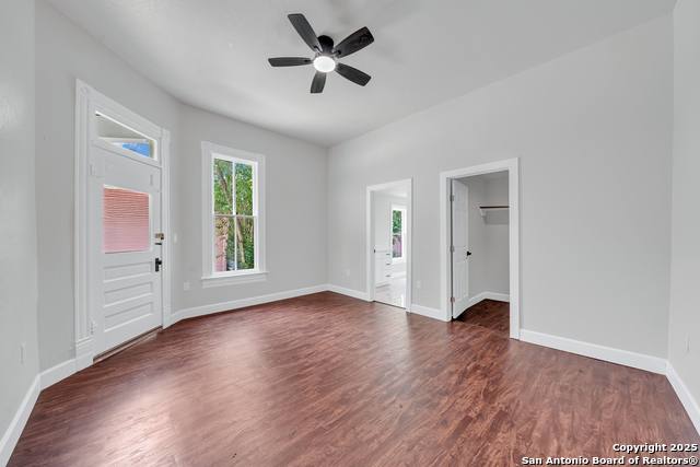 Image 12 of 17 For 822 Lamar  