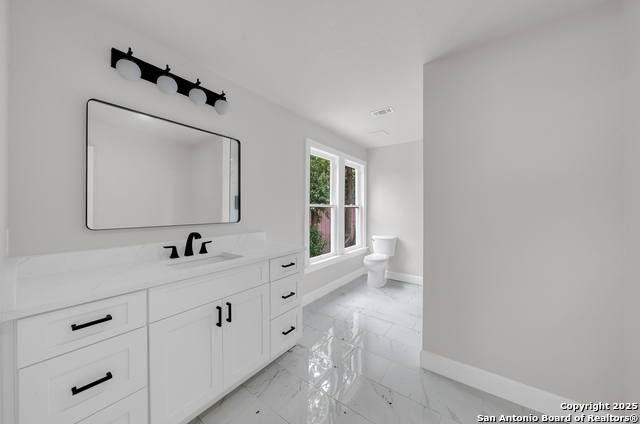 Image 13 of 17 For 822 Lamar  