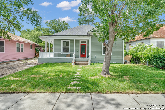 Image 2 of 17 For 822 Lamar  